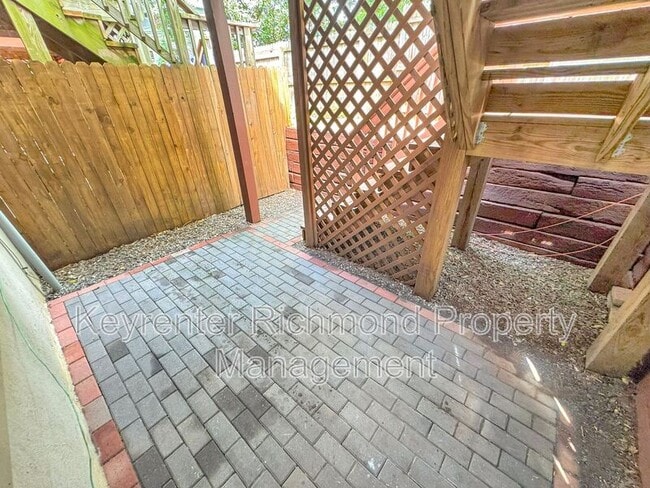 Building Photo - 708 Albemarle St