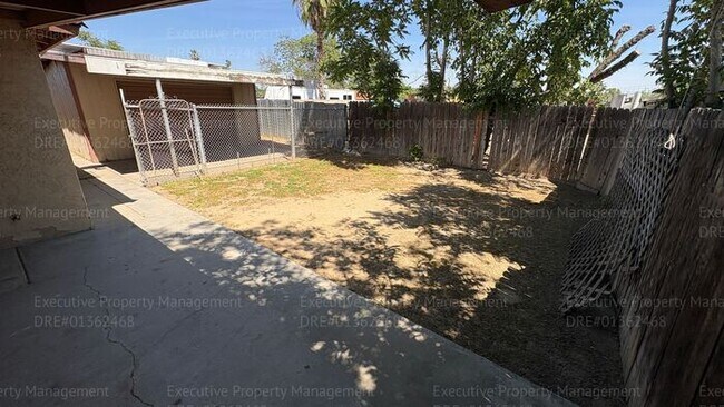 Building Photo - 3 bedroom 1 bathroom house located near E. California Ave/ Mt Vernon Ave