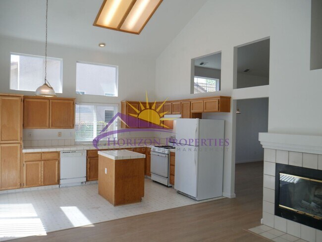 Building Photo - Two Story 4 Bed 3 Bath 1,863sqft Elk Grove Home in Laguna Park
