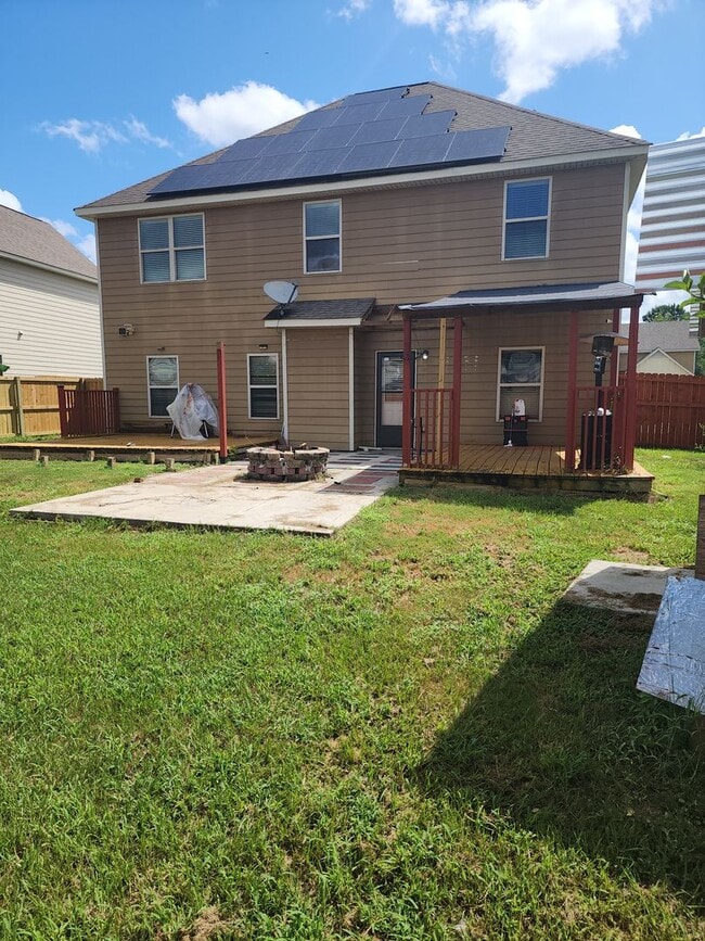 Building Photo - LOVELY TWO STORY W/ 5 BEDS, 3 FULL BATHS. ...