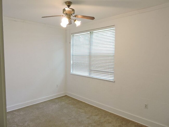 Building Photo - Great home near LSU Lakes