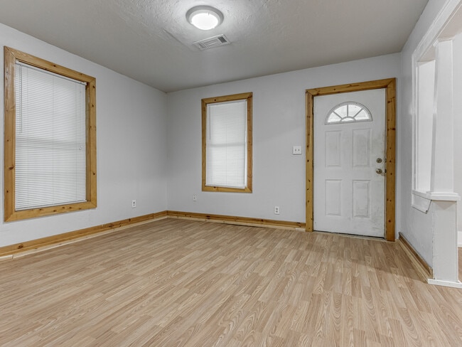 Building Photo - 1320 S Jensen Ave