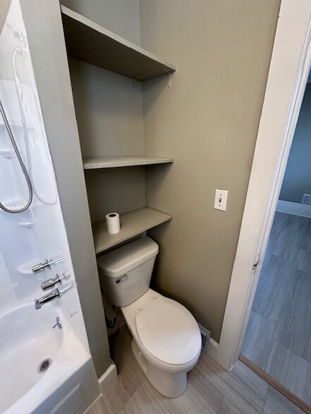 Building Photo - 919 E Clarke St