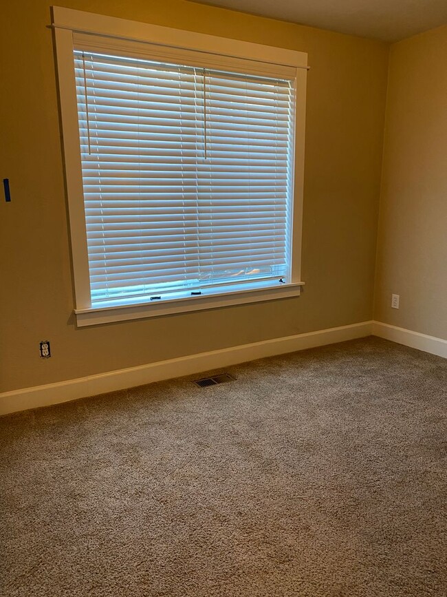 Building Photo - Prime Location - 3Bdrm / 2 Bath House - Wa...