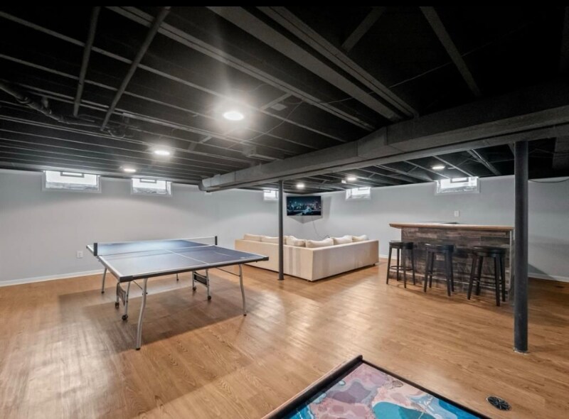 Building Photo - 1602 E Maple Rd