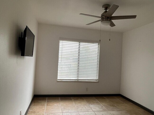 Building Photo - 1233 E Via Escuela