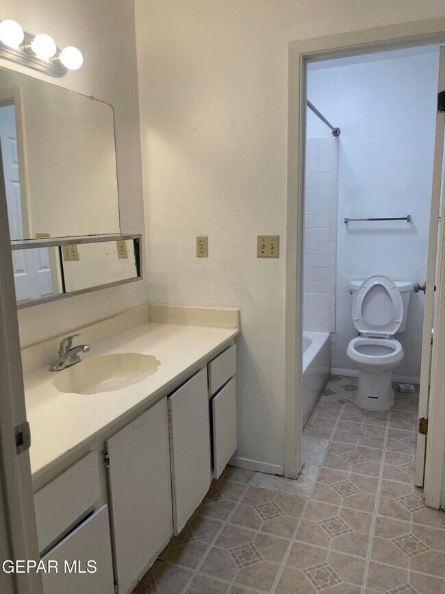 Building Photo - 2849 Beachcomber Dr