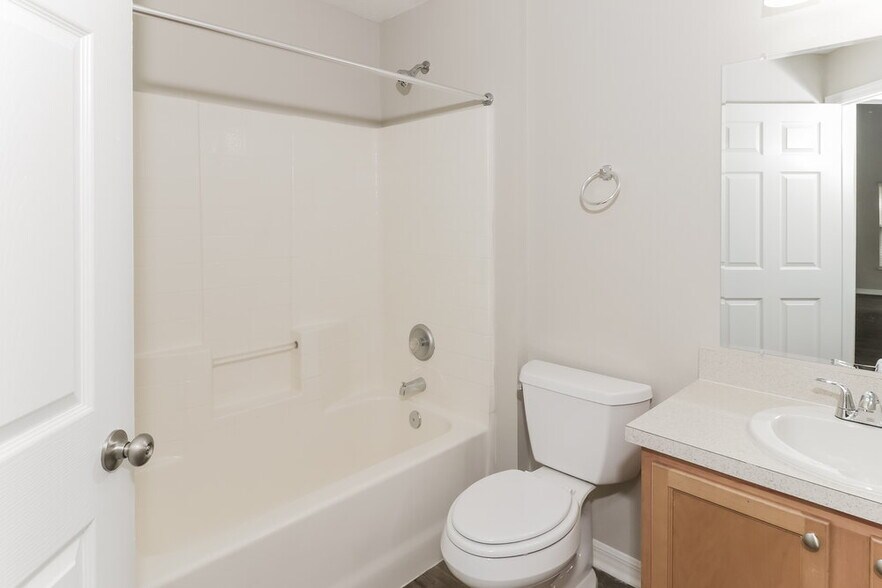 Building Photo - 2213 Merry Rd