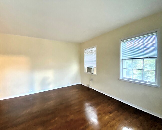 Living room - 1200 SE 1st St