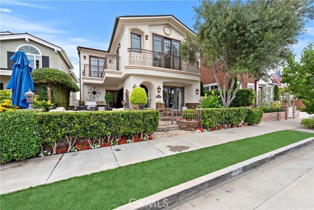 Building Photo - 2038 Miramar Dr