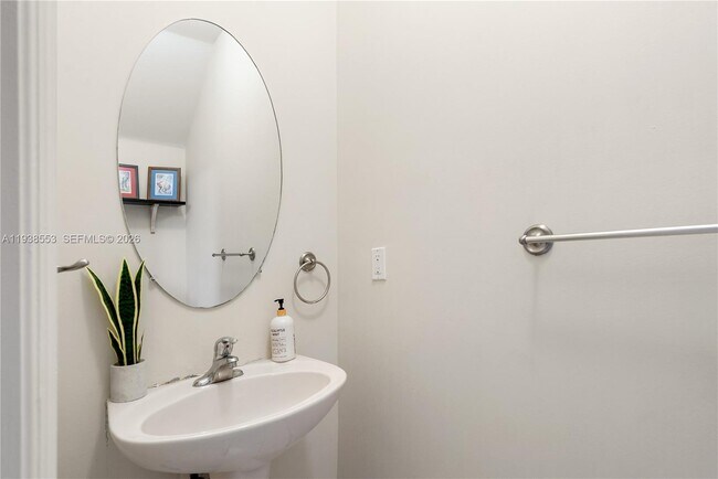 Building Photo - 2229 SE 25th Ave