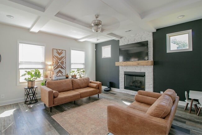 Building Photo - 307 Lugano Ln