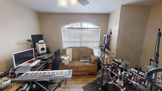 Building Photo - "Charming 3-Bedroom Home with 2 Baths on K...