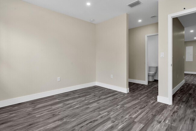 Building Photo - 2451 NW 21st St