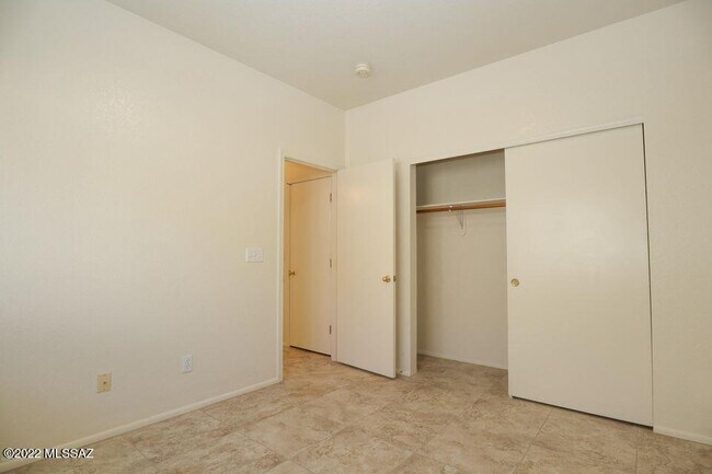 Building Photo - 9258 E Muleshoe St