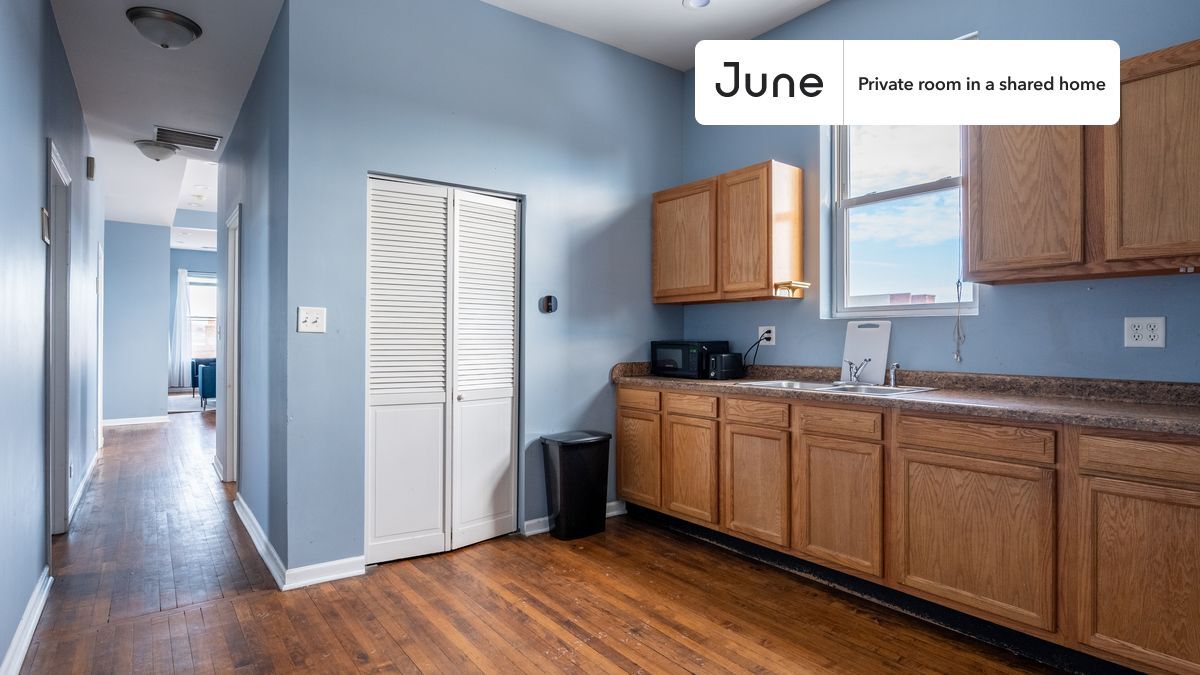 Building Photo - Room in Shared 3 bed/2 bath home