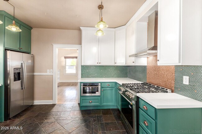 Building Photo - 2034 N Mitchell St