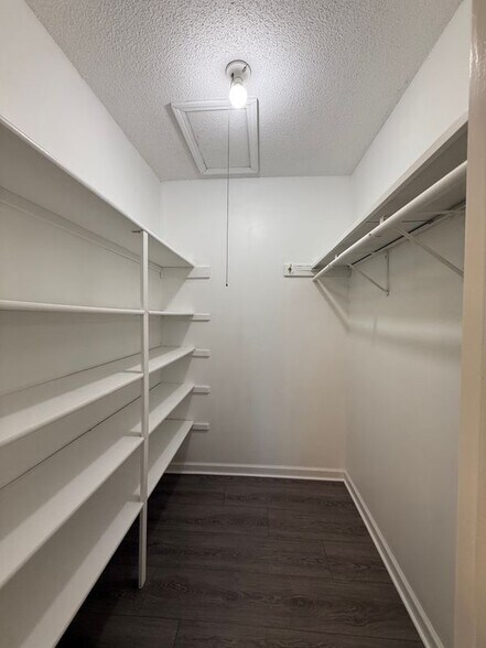 Building Photo - 12836 W 67th St