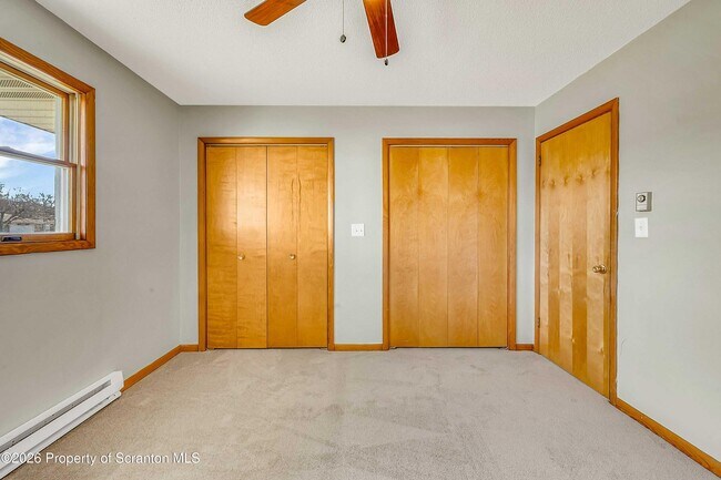 Building Photo - 809 Moosic Rd