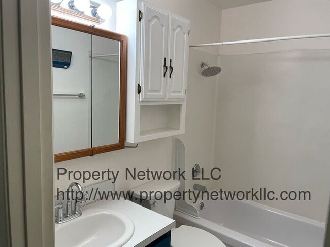 Building Photo - Gresham 2 Bedroom Condo with Garage
