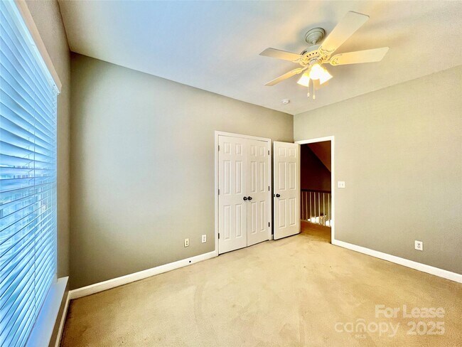 Building Photo - 811 Deercross Ln