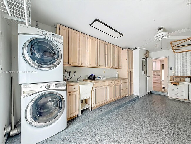 Building Photo - 2770 NE 8th Ct