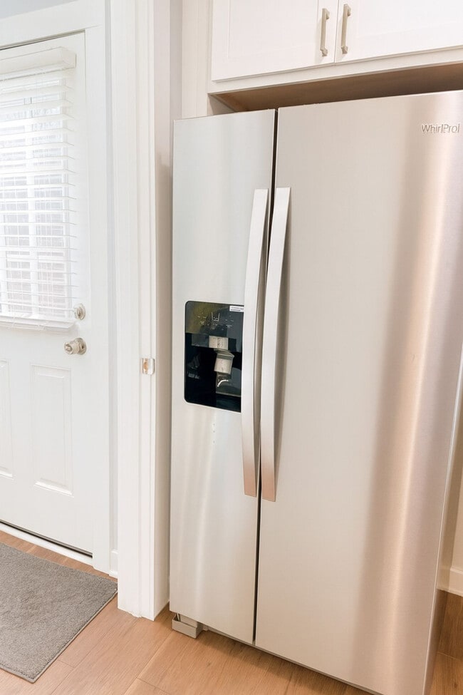 Building Photo - 445 Short Hills Dr