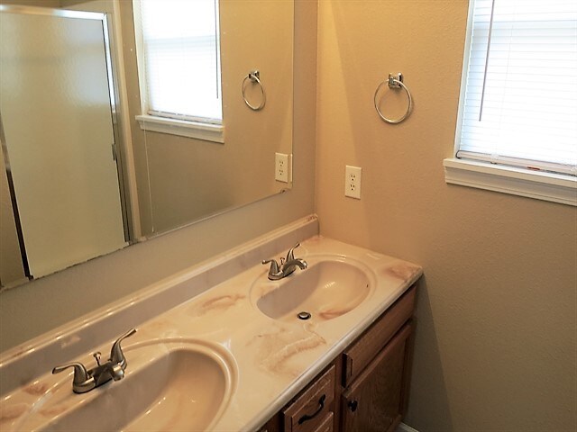 Building Photo - 9789 Gibbon Ln