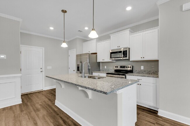 Building Photo - End Unit Townhome in Port Wentworth