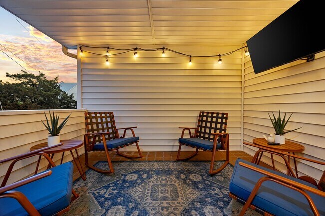 Building Photo - All Inclusive Seasonal Rental Available October 1st, 2025-March 31st 2026!