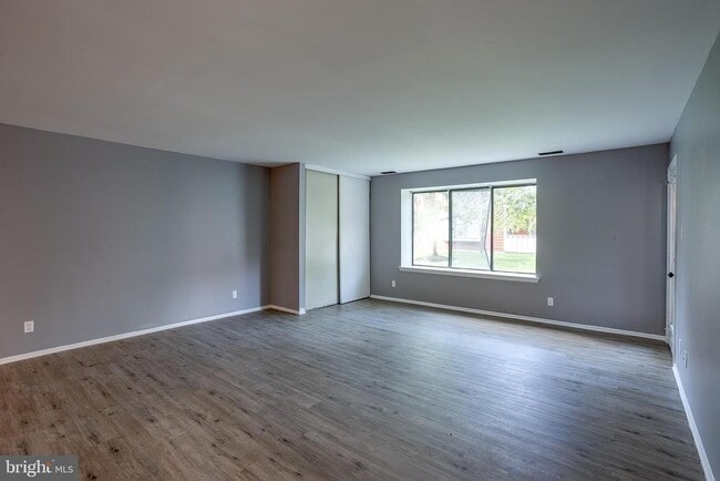 Building Photo - 2118A Greenwood Ct