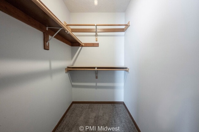 Building Photo - New place, new vibe, same small-town charm