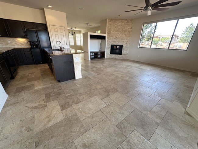 Building Photo - HOUSE - RED ROCK VIEWS - MOVE IN SPECIAL!