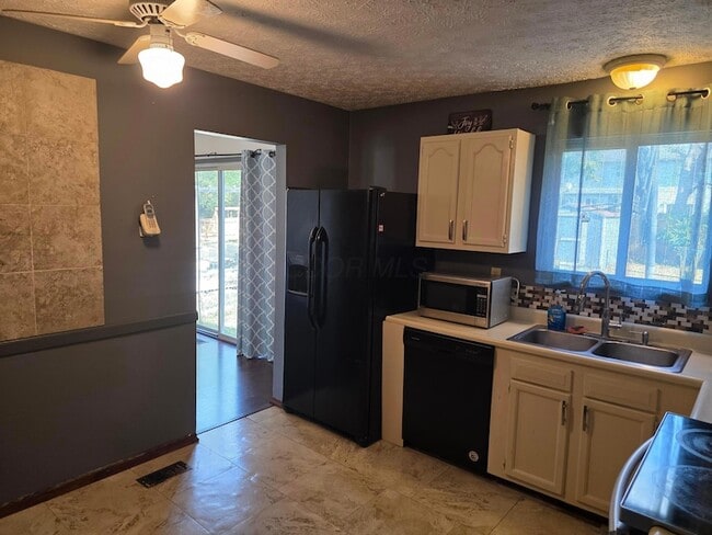 Building Photo - 7006 Finchley Dr