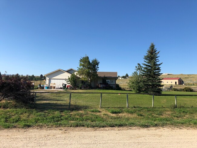 Building Photo - 3 bed 2 bath on 4.28 Acres in Rural Steven...