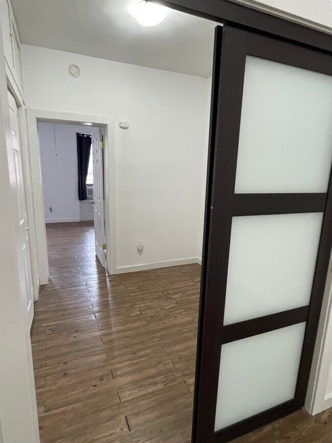 Building Photo - 813 Willow Ave