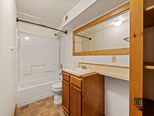 Building Photo - Single-Family Luxury: Maintenance-Free Liv...