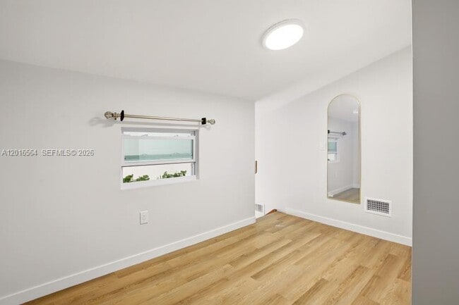 Building Photo - 9425 Fontainebleau Blvd