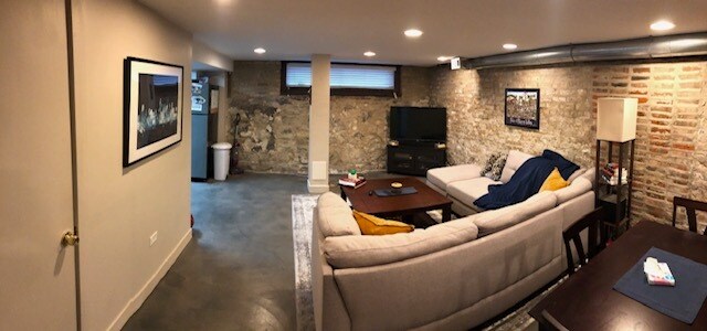 Building Photo - 931 S Laflin St