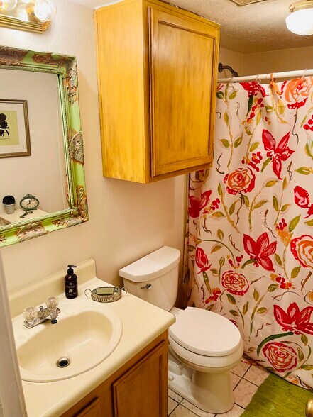 Building Photo - 102 Riverbend Dr