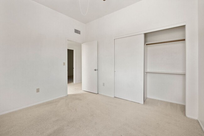 Building Photo - Beautiful Santa Fe Home on Large Corner Lot!