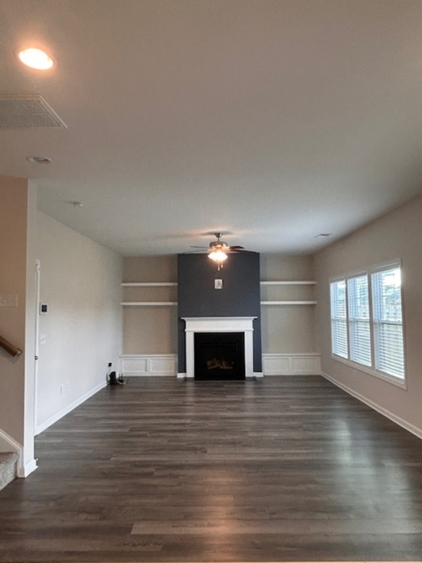Building Photo - 747 Bustling Br Ln