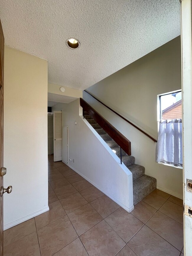 Building Photo - Two Bedroom Condo on Southside