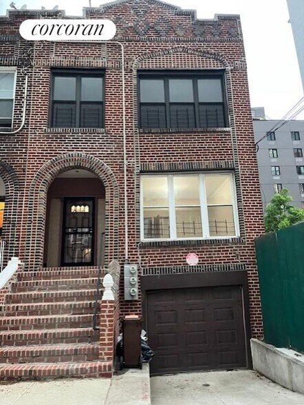 Building Photo - 821 Maple St