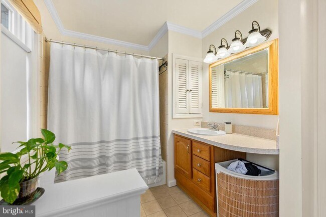 Building Photo - 13625 Middlevale Ln