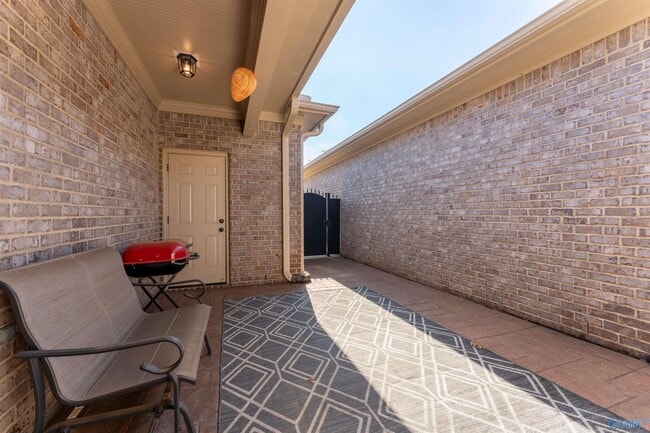 Building Photo - 525 W Mossyleaf Dr SW