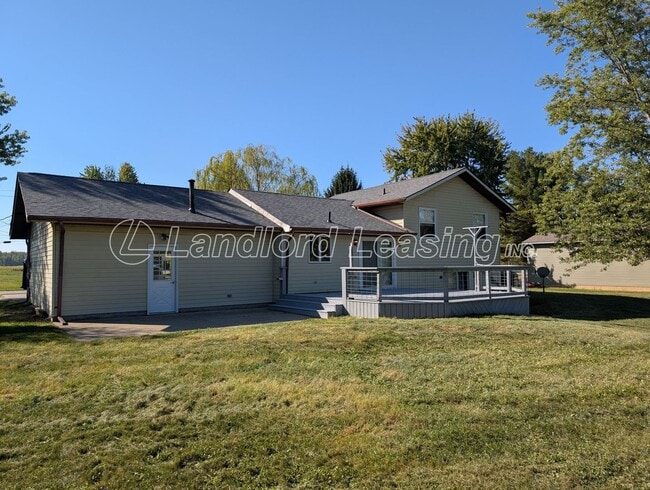 Building Photo - Spacious 4-Bedroom Home with Scenic Views ...