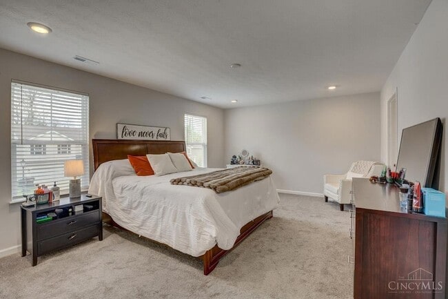 Building Photo - 111 River Hts Dr