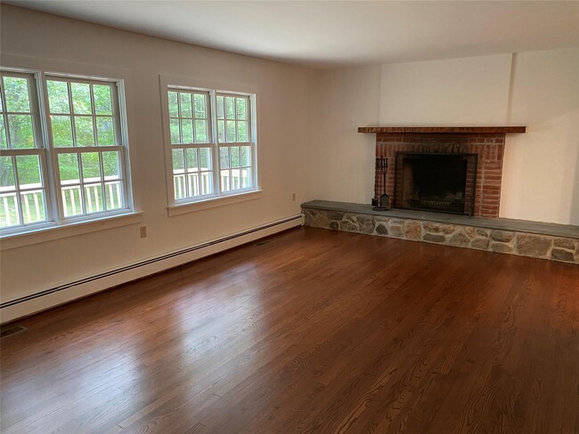Building Photo - 422 Stanford Rd
