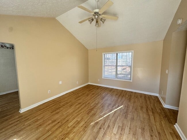 Building Photo - 135 Ridgefield Dr